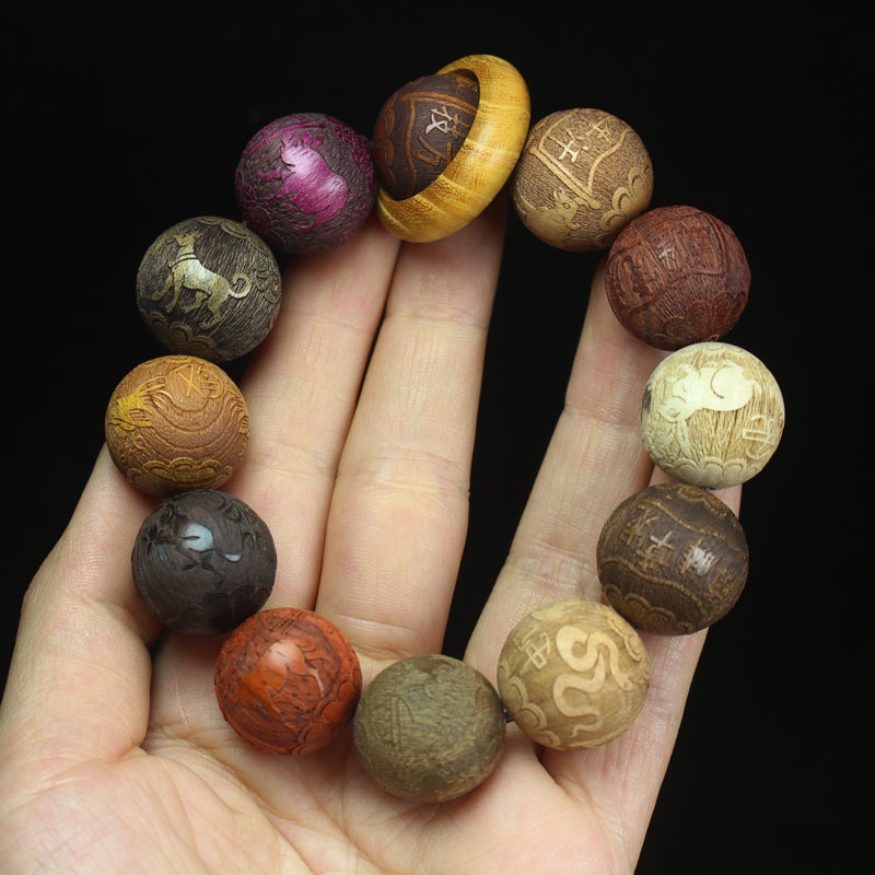 Running Gear Car - Gelang Buddha kayu cendana bergaya etnik,
